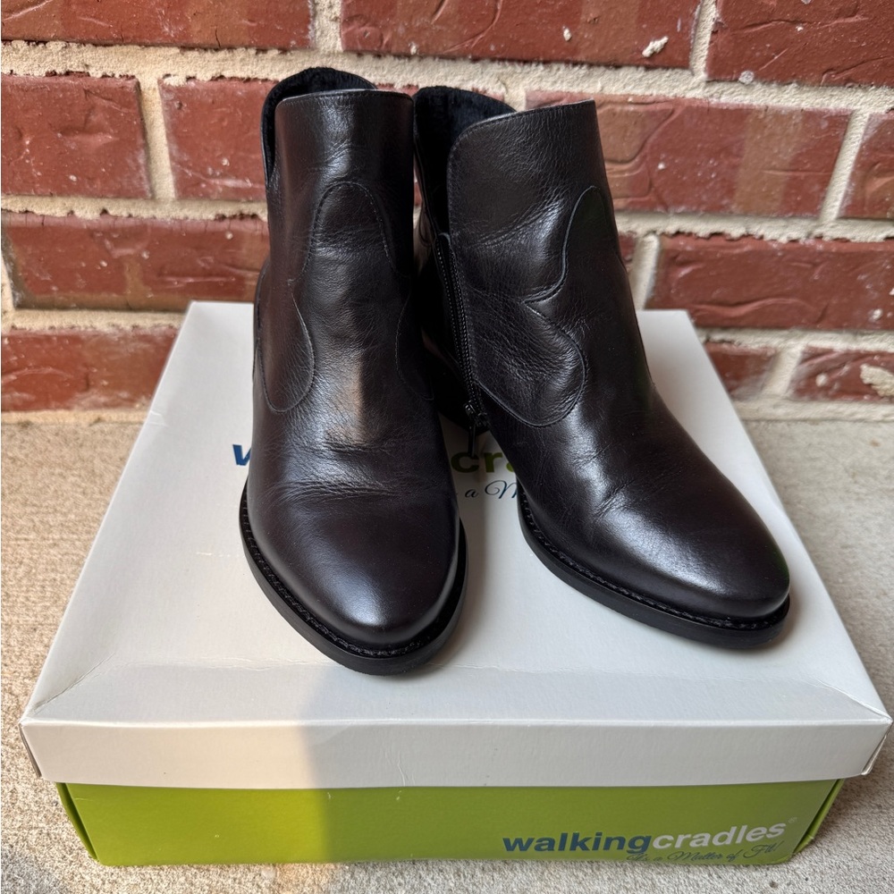 Walking Cradles Black Ankle Booties Zip-up Women’s 7 Wide